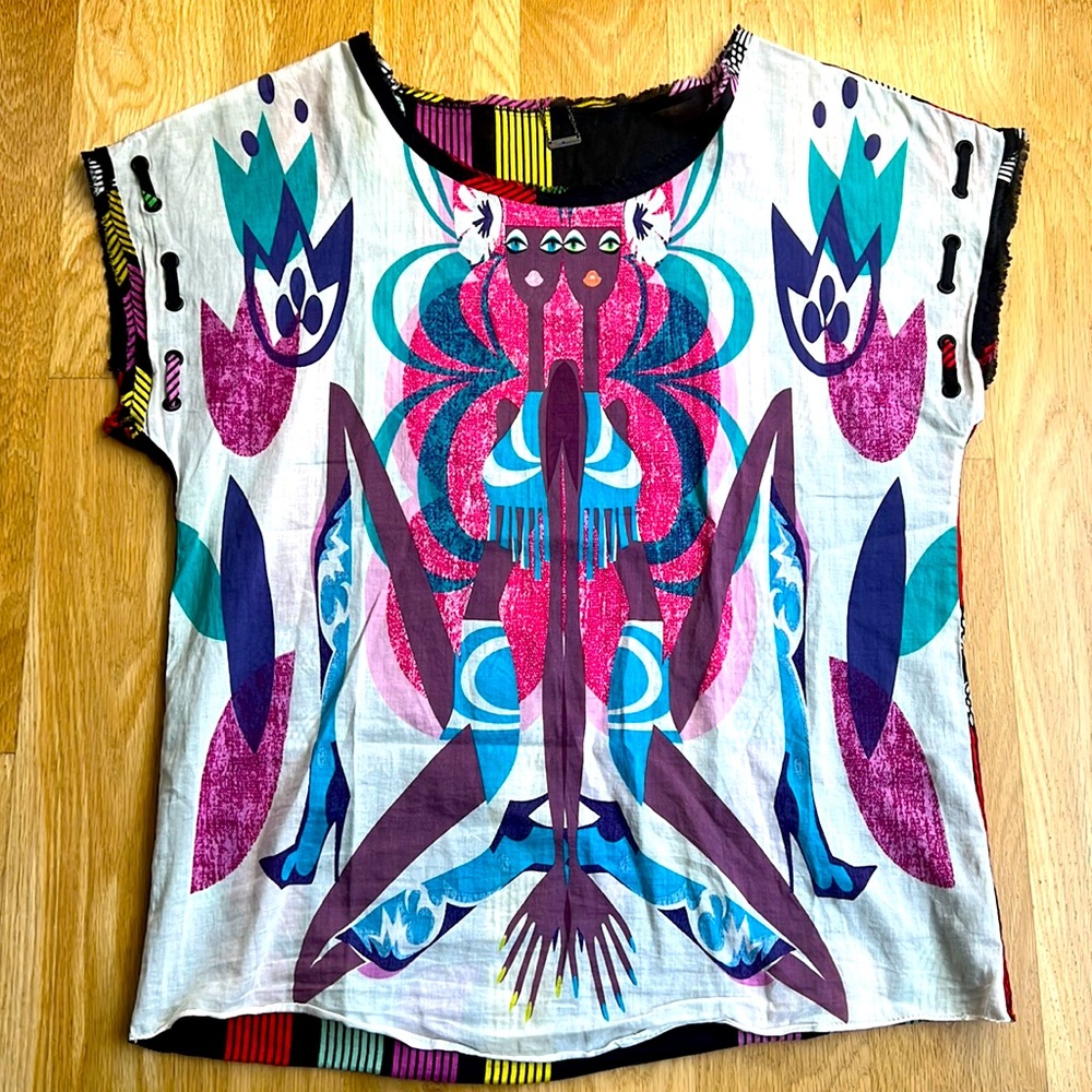 Authentic Custo Barcelona top. Small. 100% Cotton. Relaxed fit.